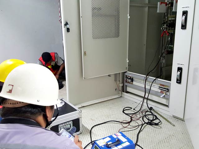 electricien laval Test de remplacement de disjoncteur de moyenne tension apres installation